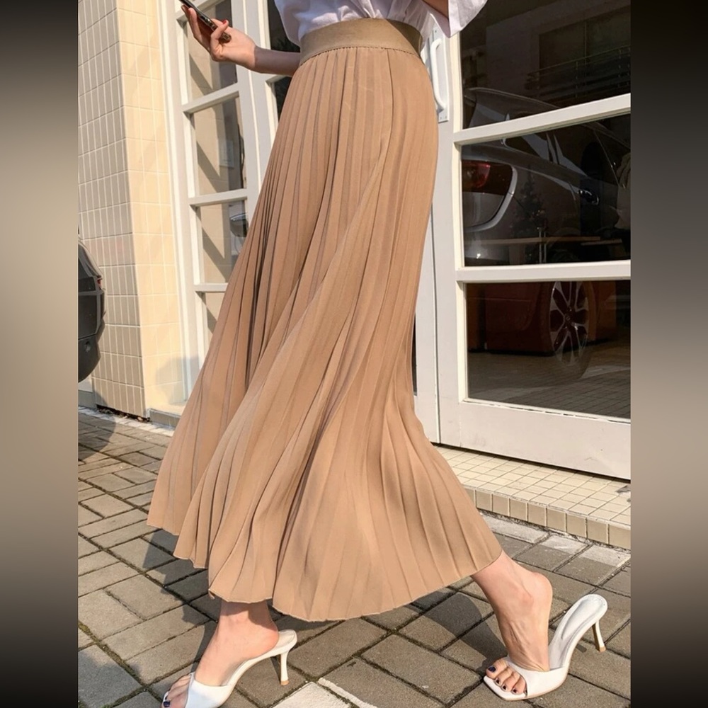 Luxe black pleated skirt - Picture 8 of 16